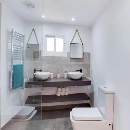 Detached For 6 People In Lloret De Mar With Comunal Outdoor Swimming Pool فيلة *
